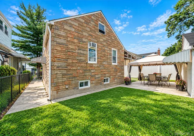 Photo 4 of Single family home for sale at 5 Park Pl, Hempstead, NY 11580 | MLS# 1052126 | Listing updated on 2026-10-07
