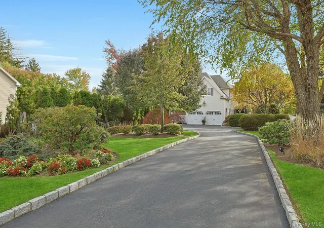 Photo 4 of Single family home for sale at 38 Shorn Dr, Orangetown, NY 10913 | MLS# 1052129 | Listing updated on 2026-10-02