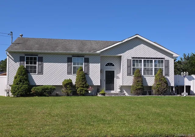 Photo 1 of Single family home for sale at 906 Bayview Ave, Brookhaven, NY 11713 | MLS# 1052137 | Listing updated on 2026-09-18
