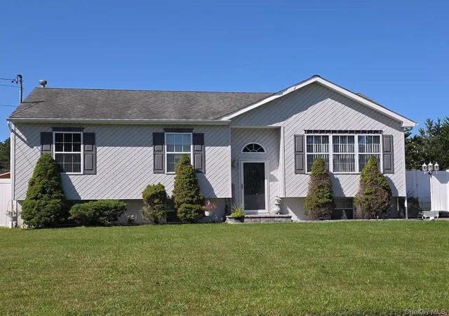 Photo 2 of Single family home for sale at 906 Bayview Ave, Brookhaven, NY 11713 | MLS# 1052137 | Listing updated on 2026-09-25