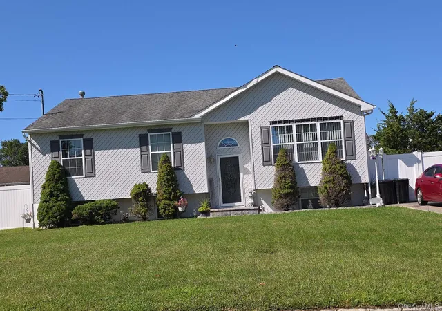 Photo 2 of Single family home for sale at 906 Bayview Ave, Brookhaven, NY 11713 | MLS# 1052137 | Listing updated on 2026-09-18