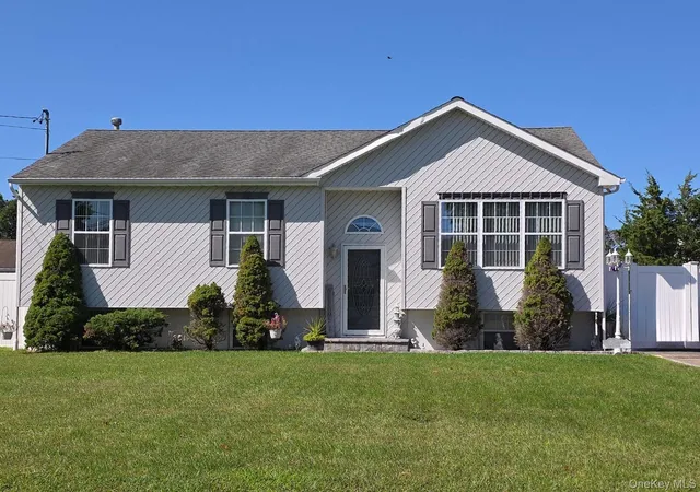 Photo 3 of Single family home for sale at 906 Bayview Ave, Brookhaven, NY 11713 | MLS# 1052137 | Listing updated on 2026-09-25