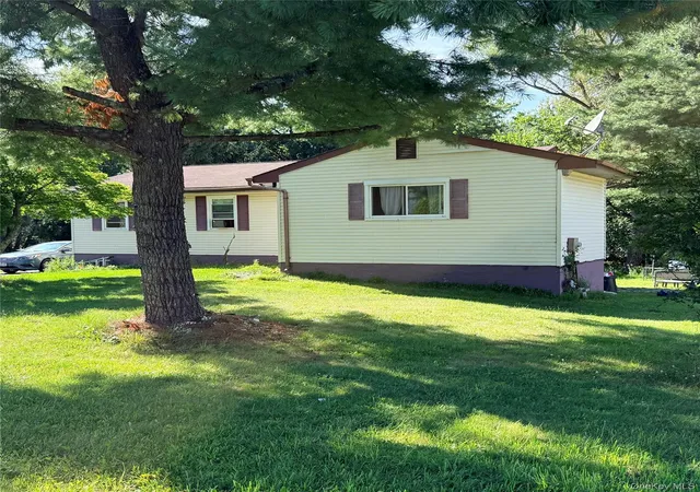 Single family home for sale at 4 Westminster Dr, Middletown, NY 10940 | MLS# 1052153
