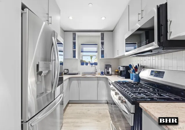 Condo for sale at 3360 Shore Pkwy #4B, New York, NY 11235 | MLS# 1052158