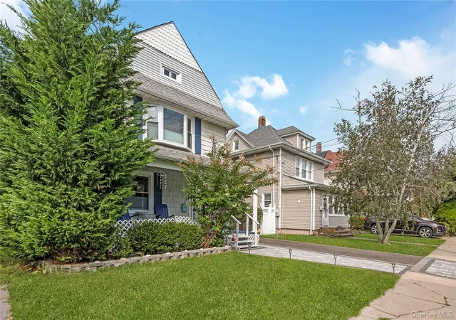 Photo 3 of Single family home for sale at 53 Thorne St, Brookhaven, NY 11772 | MLS# 1052163 | Listing updated on 2026-10-05