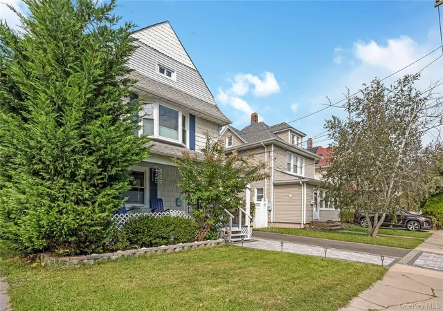 Photo 3 of Single family home for sale at 53 Thorne St, Brookhaven, NY 11772 | MLS# 1052163 | Listing updated on 2026-10-05