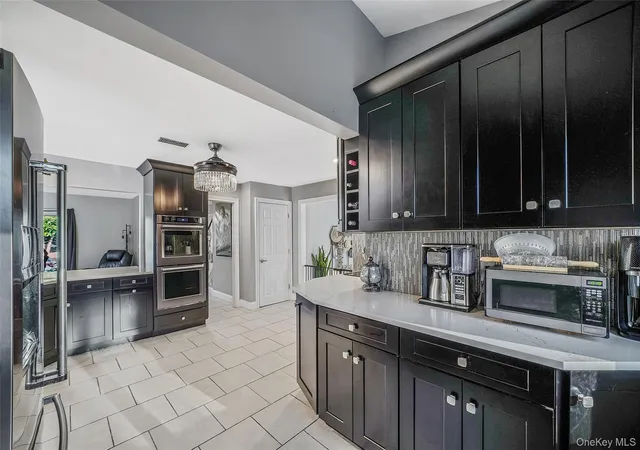 Photo 4 of Single family home for sale at 11 Susan Ct, Babylon, NY 11729 | MLS# 1052173 | Listing updated on 2026-09-19