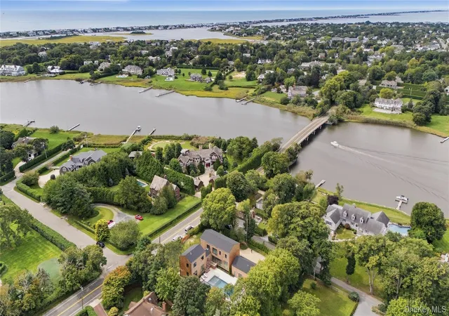 Photo 3 of Single family home for sale at 4 Linden Ln, Southampton, NY 11978 | MLS# 1052175 | Listing updated on 2026-09-19