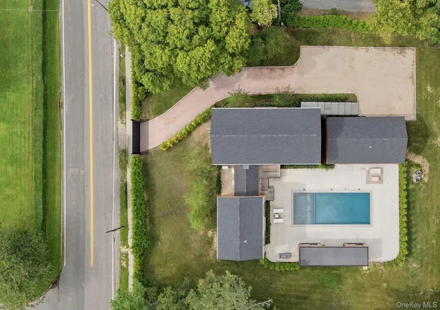 Photo 4 of Single family home for sale at 4 Linden Ln, Southampton, NY 11978 | MLS# 1052175 | Listing updated on 2026-09-19