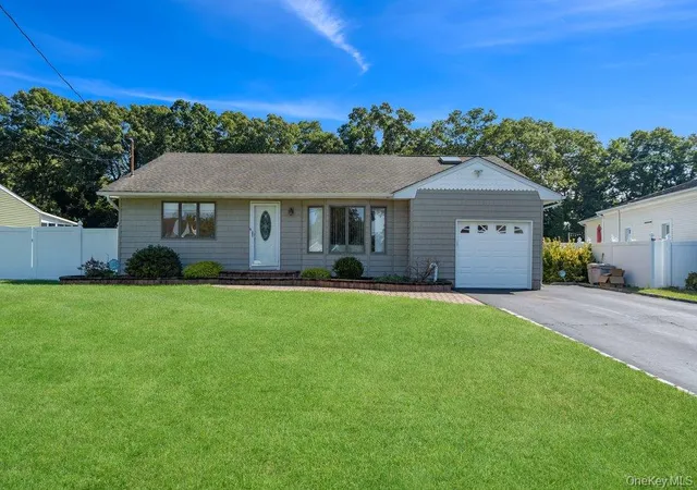 Photo 1 of Single family home for sale at 21 Seusing Blvd, Islip, NY 11779 | MLS# 1052197 | Listing updated on 2026-09-28