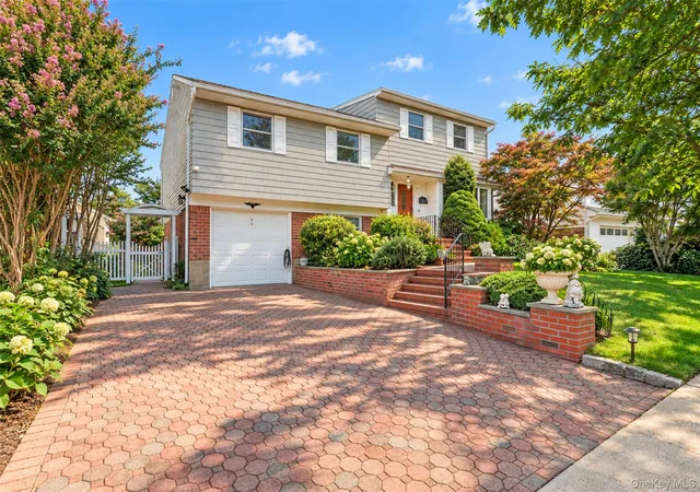 Photo 1 of Single family home for sale at 31 Colony Ln, Oyster Bay, NY 11791 | MLS# 1052202 | Listing updated on 2026-09-27