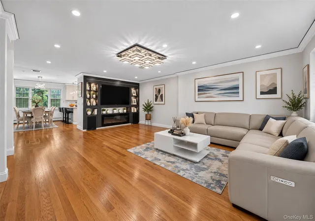 Photo 3 of Single family home for sale at 31 Colony Ln, Oyster Bay, NY 11791 | MLS# 1052202 | Listing updated on 2026-09-27