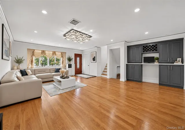 Photo 3 of Single family home for sale at 31 Colony Ln, Oyster Bay, NY 11791 | MLS# 1052202 | Listing updated on 2026-09-27