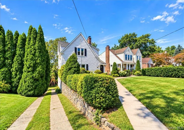 Photo 2 of Single family home for sale at 201 Park Dr, Eastchester, NY 10709 | MLS# 1052207 | Listing updated on 2026-10-04