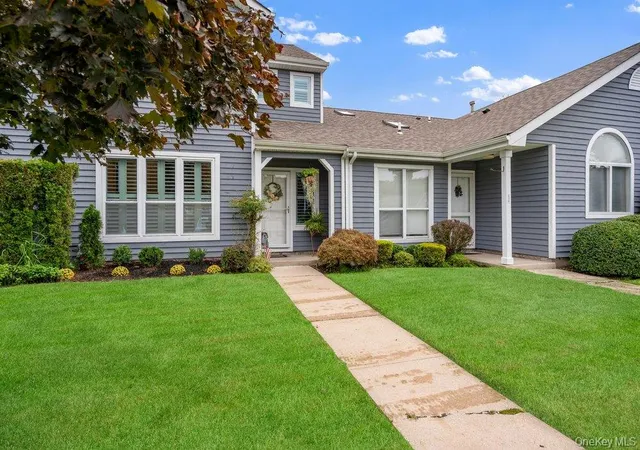 Photo 2 of Single family home for sale at 840 Birchwood Park Dr, Brookhaven, NY 11953 | MLS# 1052209 | Listing updated on 2026-10-03