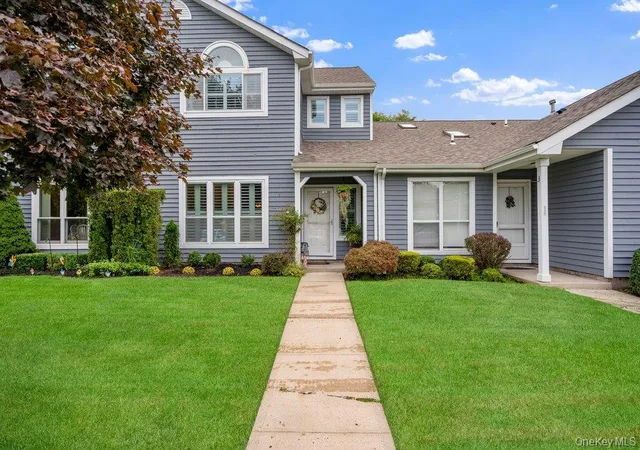 Photo 3 of Single family home for sale at 840 Birchwood Park Dr, Brookhaven, NY 11953 | MLS# 1052209 | Listing updated on 2026-10-03