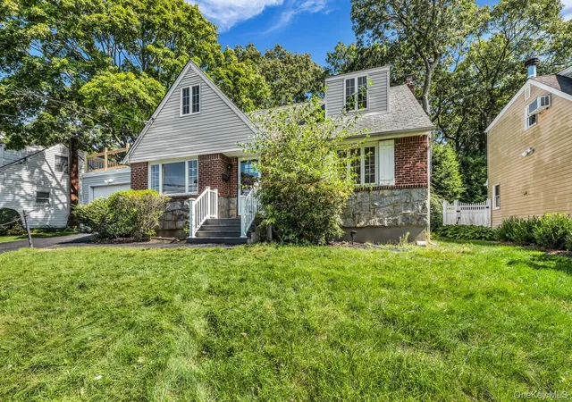 Photo 2 of Single family home for sale at 26 Shelley Pl, Huntington, NY 11746 | MLS# 1052216 | Listing updated on 2026-09-30