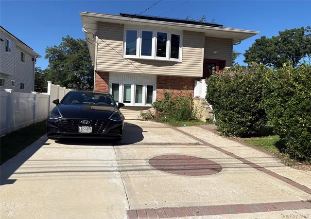 Photo 1 of Single family home for sale at 59 Williams Ave, Babylon, NY 11701 | MLS# 1052229 | Listing updated on 2026-09-18