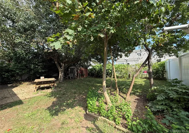 Photo 3 of Single family home for sale at 260 8th Street, Oyster Bay, NY 11714 | MLS# 1052238 | Listing updated on 2026-09-27