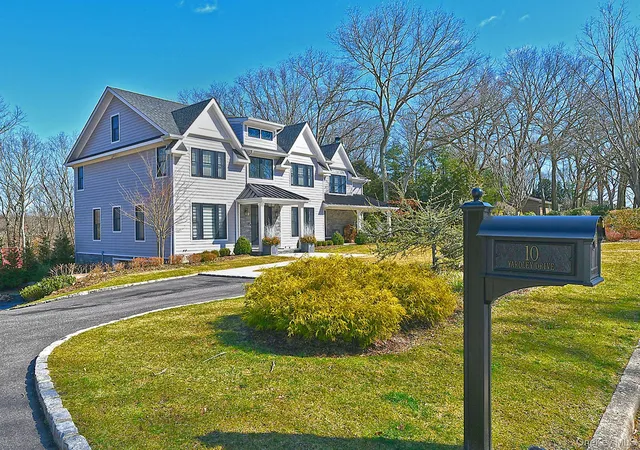 Photo 1 of Single family home for sale at 10 Yardley Dr, Huntington, NY 11746 | MLS# 1052249 | Listing updated on 2026-09-29