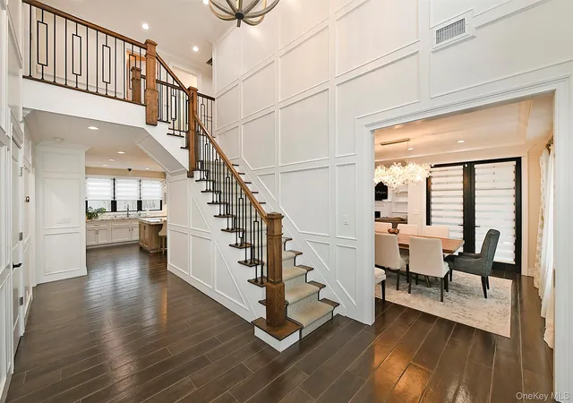 Photo 4 of Single family home for sale at 10 Yardley Dr, Huntington, NY 11746 | MLS# 1052249 | Listing updated on 2026-09-29