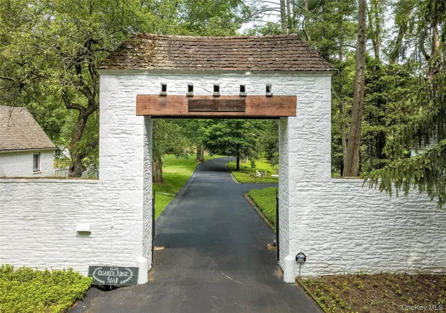 Photo 4 of Single family home for sale at 2125 Quaker Ridge Rd, Cortlandt, NY 10520 | MLS# 1052259 | Listing updated on 2026-10-21