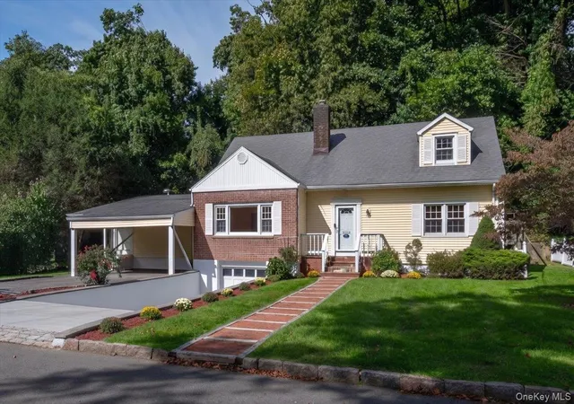 Photo 3 of Single family home for sale at 32 Dogwood Dr, Eastchester, NY 10583 | MLS# 1052267 | Listing updated on 2026-09-26