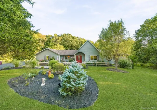Photo 3 of Single family home for sale at 12 Whitefield Ave, Warwick (town), NY 10990 | MLS# 1052271 | Listing updated on 2026-10-07