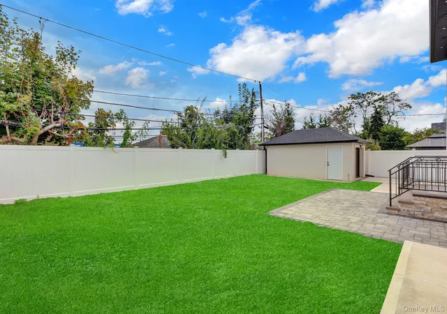 Photo 3 of Single family home for sale at 81 E End Ave, Oyster Bay, NY 11801 | MLS# 1052273 | Listing updated on 2026-09-18