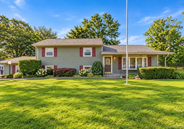Photo 1 of Single family home for sale at 14 Valewood Dr, New Windsor, NY 12553 | MLS# 1052277 | Listing updated on 2026-10-05