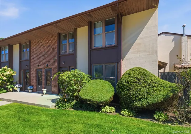Photo 3 of Condo for sale at 11 Juniper Ct #11, Brookhaven, NY 11784 | MLS# 1052283 | Listing updated on 2026-09-26