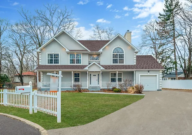 Photo 2 of Single family home for sale at 6 Denmark Ct, Huntington, NY 11743 | MLS# 1052291 | Listing updated on 2026-09-30