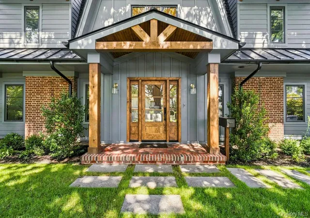 Photo 2 of Single family home for sale at 55 Washington Ave, Hempstead, NY 11530 | MLS# 1052296 | Listing updated on 2026-09-23