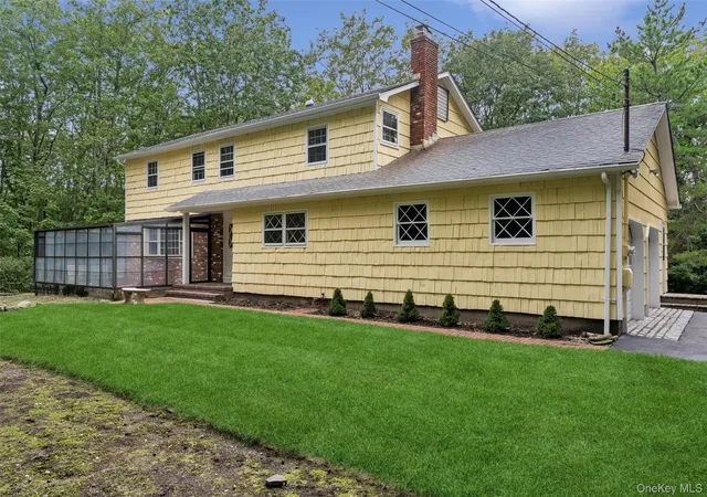 Photo 2 of Single family home for sale at 614 Twin Hills Ct, Huntington, NY 11768 | MLS# 1052297 | Listing updated on 2026-10-07