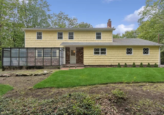 Photo 3 of Single family home for sale at 614 Twin Hills Ct, Huntington, NY 11768 | MLS# 1052297 | Listing updated on 2026-10-07
