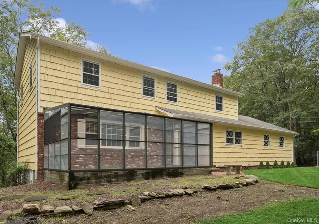 Photo 3 of Single family home for sale at 614 Twin Hills Ct, Huntington, NY 11768 | MLS# 1052297 | Listing updated on 2026-10-07