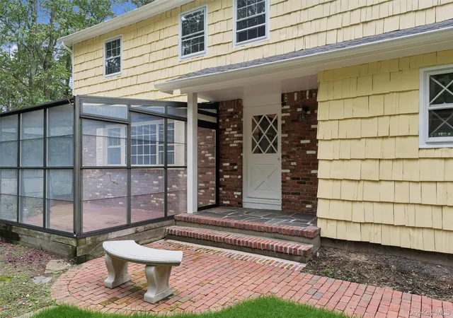 Photo 4 of Single family home for sale at 614 Twin Hills Ct, Huntington, NY 11768 | MLS# 1052297 | Listing updated on 2026-10-07