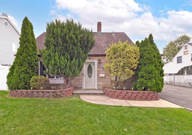 Photo 2 of Single family home for sale at 69 Slate Ln, Hempstead, NY 11756 | MLS# 1052308 | Listing updated on 2026-10-06