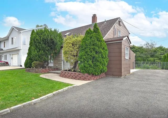 Photo 1 of Single family home for sale at 69 Slate Ln, Hempstead, NY 11756 | MLS# 1052308 | Listing updated on 2026-10-06