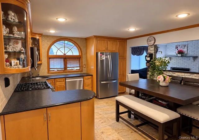 Photo 4 of Single family home for sale at 41 Homeland Dr, Huntington, NY 11743 | MLS# 1052331 | Listing updated on 2026-10-08