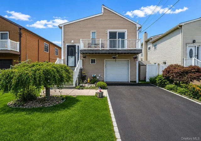 Photo 2 of Single family home for sale at 32 Yacht Clb Rd, Babylon, NY 11702 | MLS# 1052342 | Listing updated on 2026-09-20