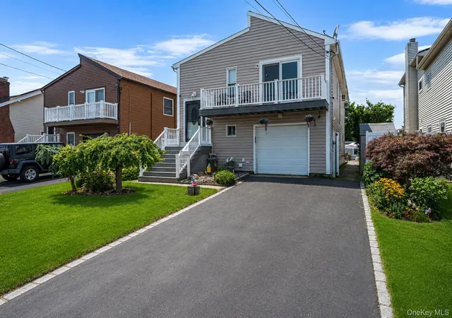 Photo 3 of Single family home for sale at 32 Yacht Clb Rd, Babylon, NY 11702 | MLS# 1052342 | Listing updated on 2026-09-20