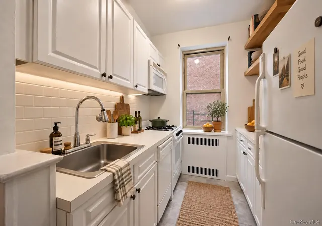 Photo 4 of House for sale at 2190 Boston Rd #E, New York, NY 10462 | MLS# 1052363 | Listing updated on 2026-09-18