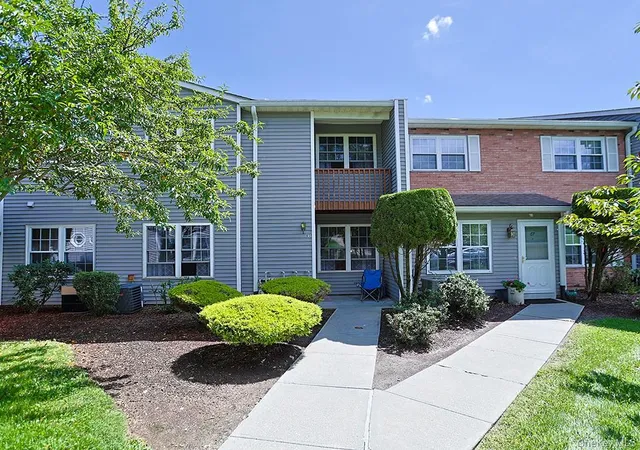 Listing Photo 5 - Condo for sale in building located at 65 Jimal Dr, Middletown, NY 10940