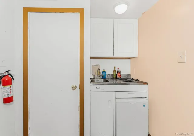 Listing Photo 4 - Condo for sale in building located at 2951 Kingsland Ave, New York, NY 10469
