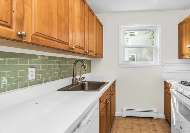 Listing Photo 5 - Condo for sale in building located at 246 Fairharbor, Brookhaven, NY 11772 - Unit #246