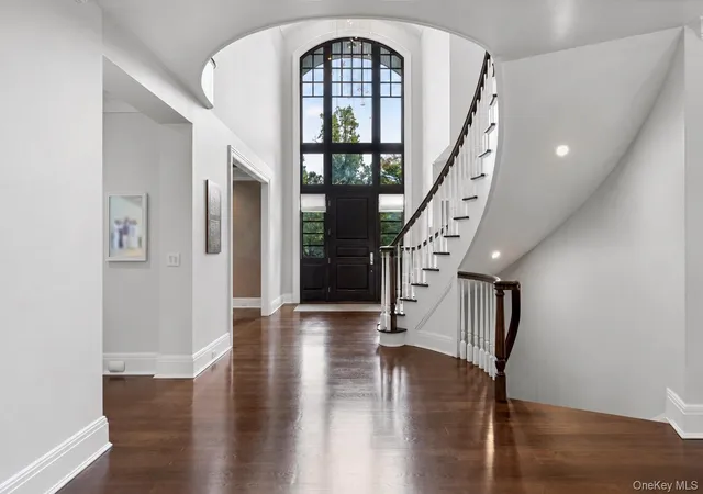 Photo 3 of Single family home for sale at 2 Hidden Pond Dr, Oyster Bay, NY 11568 | MLS# 1052387 | Listing updated on 2026-09-28