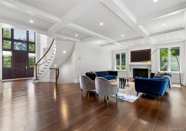 Photo 4 of Single family home for sale at 2 Hidden Pond Dr, Oyster Bay, NY 11568 | MLS# 1052387 | Listing updated on 2026-09-28