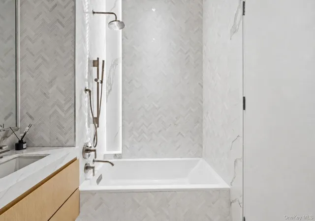 Photo 3 of Sale Pending at 25-08 43rd Avenue #PH2B, New York, NY 11101 | MLS# 1052389 | Listing updated on 2026-09-18