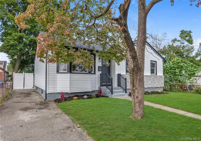 Photo 17 of Sale Pending at 271 Sherman St, North Hempstead, NY 11590 | MLS# 1052401 | Listing updated on 2026-10-07